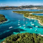 Luftaufnahme der Paklinski-Inseln in Hvar, Kroatien.