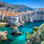 Dubrovnik Landschaft. / Luftaufnahme des berühmten europäischen Reiseziels in Kroatien, der Altstadt von Dubrovnik.