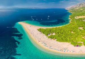La plage emblématique de Zlatni Rat