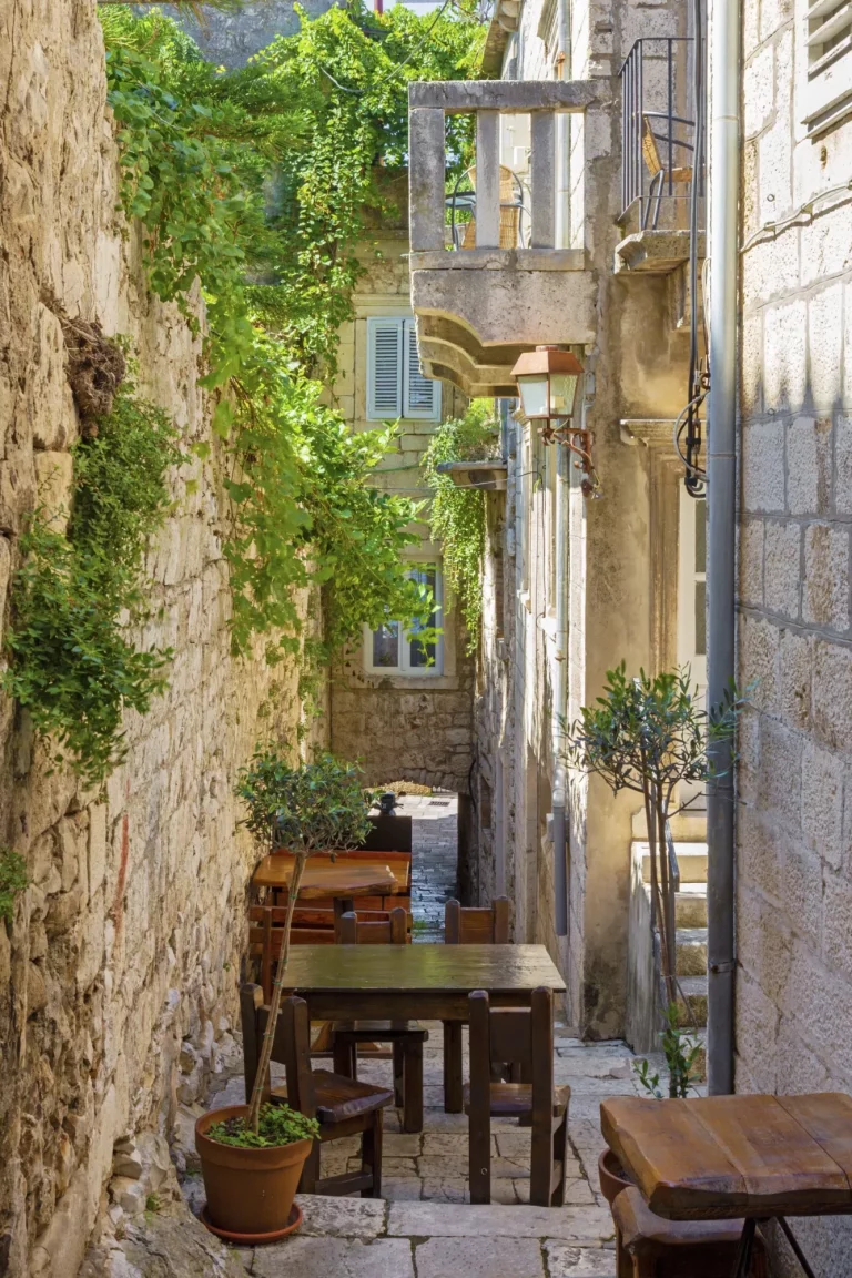 Korcula - De ene ailse van de oude stad.