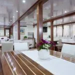 Frau prächtiges Restaurant sonnige Plattform usw.